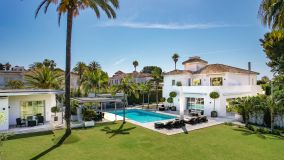 Mansion en venta en Beach Side New Golden Mile, Estepona