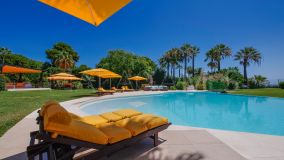 Villa for sale in New Golden Mile, Estepona East