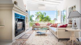 Villa for sale in Estepona