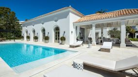 Villa en venta en Nueva Andalucia, Marbella