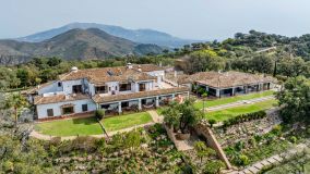 Finca de Lujo en Marbella Este con vistas panorámicas