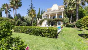 Villa for sale in New Golden Mile, Estepona East