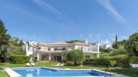 Villa for sale in New Golden Mile, Estepona Est