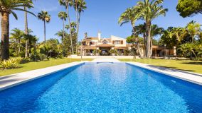 Villa for sale in New Golden Mile, Estepona Öst