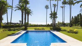 Villa for sale in New Golden Mile, Estepona East