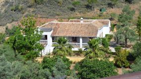For sale finca with 4 bedrooms in Almogia