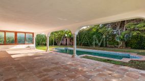 Villa for sale in Beach Side New Golden Mile, Estepona Est