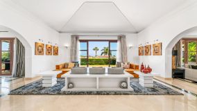 Villa a la venta en Nueva Andalucia de 6 dormitorios