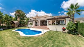 Villa a la venta en Nueva Andalucia de 6 dormitorios