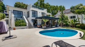 Villa for sale in Nueva Andalucia, Marbella