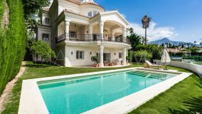 Villa for sale in Los Naranjos Golf, Nueva Andalucia