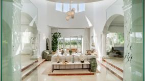 Villa for sale in Los Naranjos Golf, Nueva Andalucia