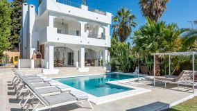 Villa en venta en Nueva Andalucia, Marbella