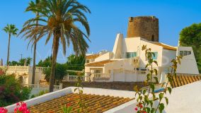 Villa for sale in Don Pedro, Estepona Ouest