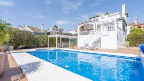 Villa for sale in Seghers, Estepona