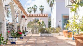 Villa for sale in Estepona