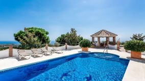 Villa for sale in Altos de Estepona