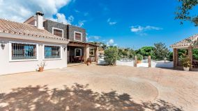 Villa for sale in Altos de Estepona