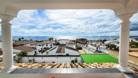 Villa for sale in La Duquesa, Manilva