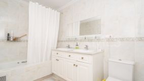 Apartment for sale in Estepona Golf, Estepona West