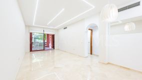 Apartamento Planta Baja en venta en Los Monteros, Marbella Este