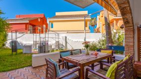 Adosado en venta en Costabella, Marbella Este