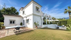 Villa en venta en Nueva Andalucia, Marbella