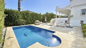 Villa en venta en Nueva Andalucia, Marbella