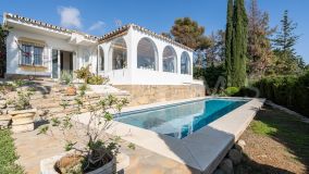 Villa for sale in Puerto Romano, Estepona East