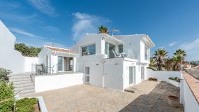 Villa for sale in Arena Beach, Estepona Ouest