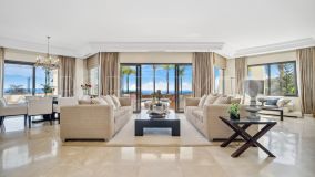 Frontline golf villa in Los Arqueros, Benahavis with impressive sea and mountain views