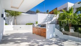 Casa de 4 dormitorios a la venta en Nueva Andalucia