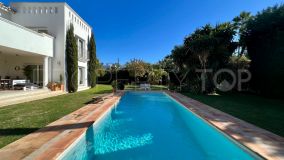 For sale villa with 5 bedrooms in Guadalmina Baja