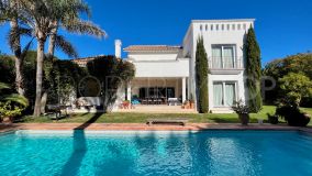 For sale villa with 5 bedrooms in Guadalmina Baja