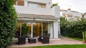 Semi detached house for sale in Guadalmina Baja with 4 bedrooms