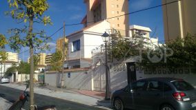 Fuengirola Centro Rara oportunidad a reformar, villa independiente de 4 dormitorios a 160 m de la playa.
