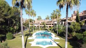 Comprar apartamento de 2 dormitorios en Guadalmina Baja
