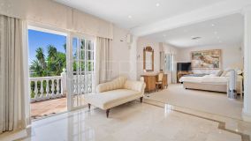 Buy villa with 6 bedrooms in Guadalmina Alta