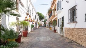 A large townhouse to reform in the Old Town of Estepona