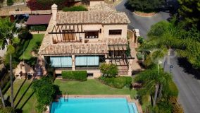 Buy villa with 4 bedrooms in Altos Reales