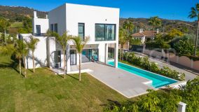 Brand new villa situated by the Santa Maria golf course in Elviria, with an easy walk down to the clubhouse