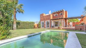Stunning 3 bedroom villa is located in the prestigious area of Nueva Andalucia
