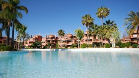 Ground floor apartment with 4 bedrooms for sale in Guadalmina Baja