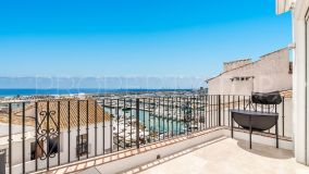 2 bedrooms penthouse in Marbella - Puerto Banus for sale