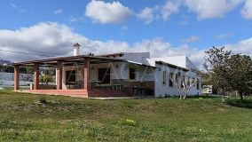 Villa en venta en Estepona
