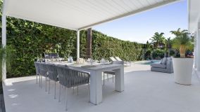 Villa con 5 dormitorios en venta en Nueva Andalucia