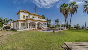 Villa for sale in New Golden Mile, Estepona Öst