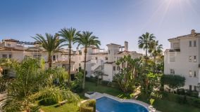 For sale penthouse in Los Naranjos de Marbella