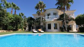 Villa de 5 dormitorios a la venta en Los Monteros