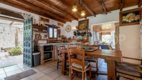 For sale finca with 2 bedrooms in Estepona